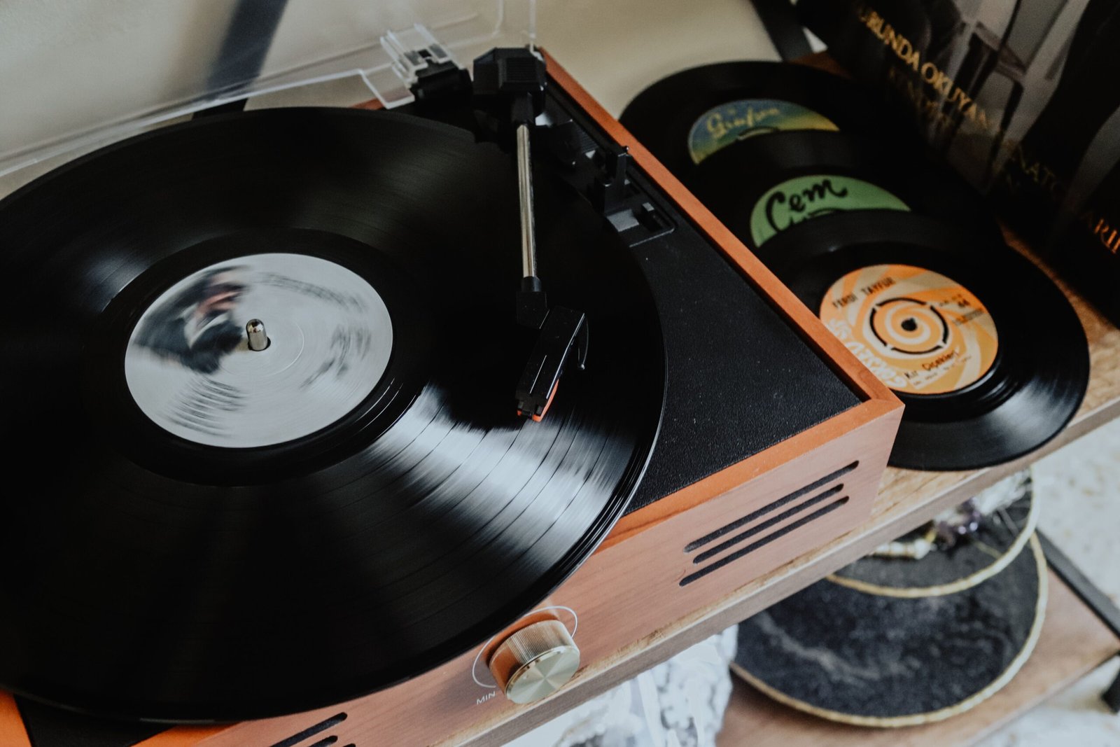 types of house music explained - vinyl record on a turntable